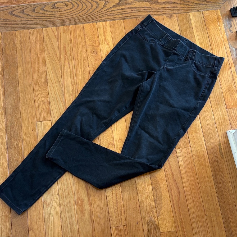 Women’s slip-on Black Slim Fit Pants